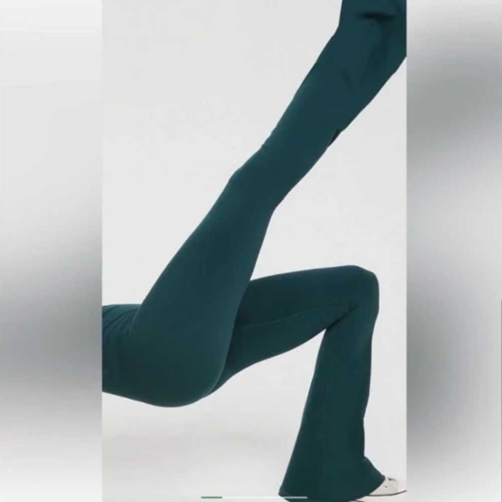 OFFLINE BY AERIE Green Real Me High Waist Crossover Flare Leggings Size Medium - Picture 3 of 13